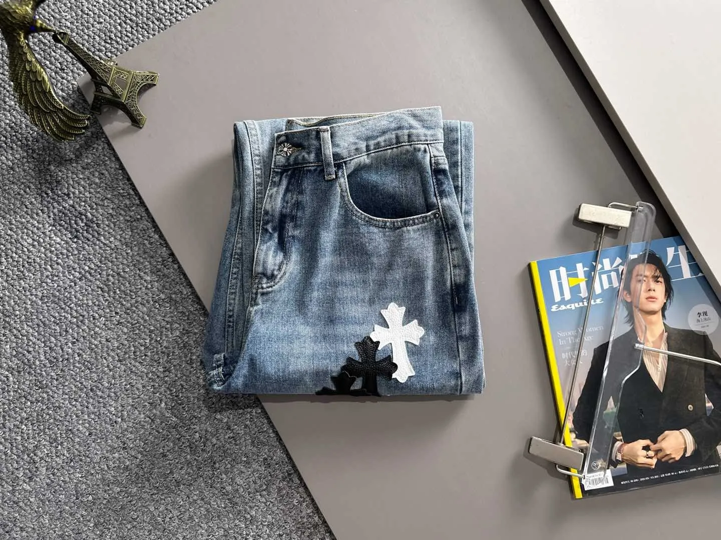 🅿️400 Croxin 2025 summer loose wide-leg jeans straight trousers, the trend in the trend! Many fashion bloggers control the upper body. The water is woven from imported Japanese Denim plain cotton denim fabric. It has three standards, is soft, delicate, comfortable and breathable. The color has a modern and fashionable vicissitudes. The upper body is versatile and fashionable! Light luxury, a must-have item for daily commuting! Size: S-3XL (please state your height and weight when placing an order)